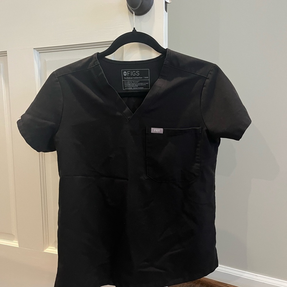 figs black scrub top